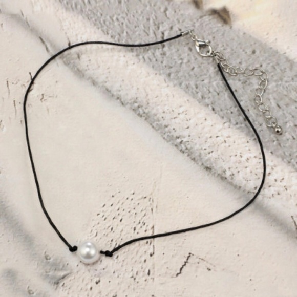 Black Chord Adjustable Single Pearl Choker - Picture 3 of 5